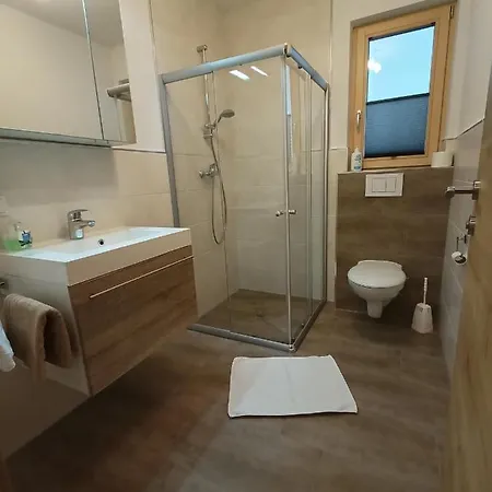 Leo Apartament